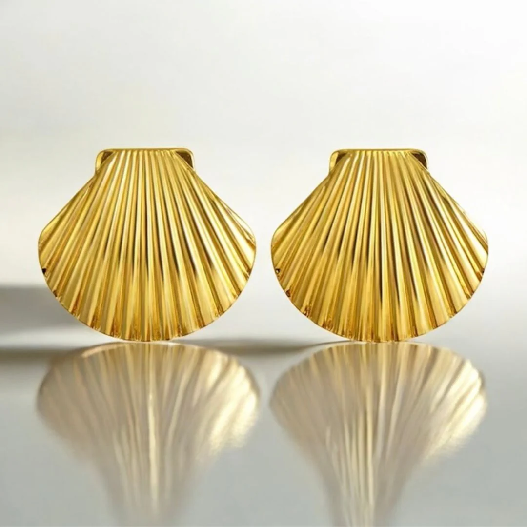 Vintage Seashell Stud Earrings